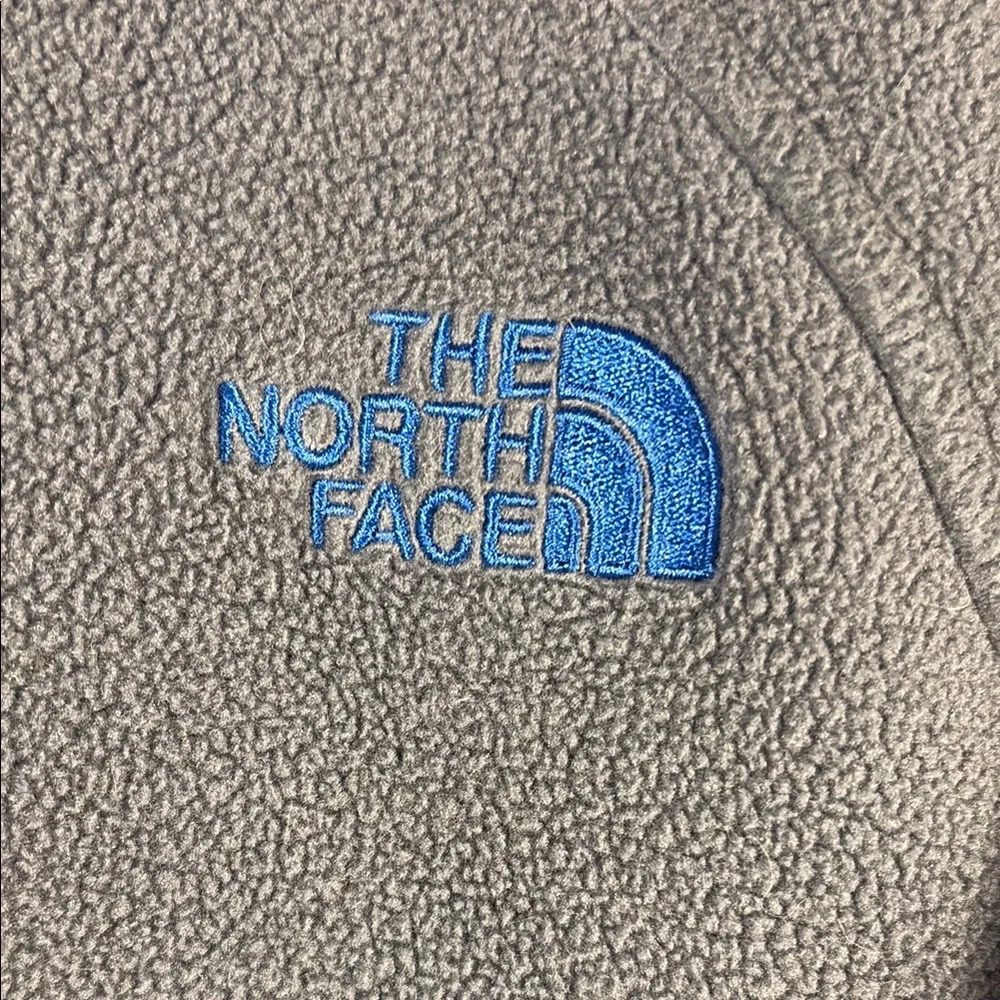 The North Face Gray‎ Jacket with Blue Trim with glove keepers. M. A2